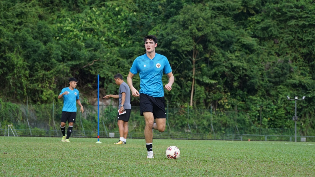 Terpantau di Bali, Elkan Baggott 'Comeback' Hadapi China?