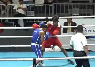 ADU PUKUL DUA PETINJU KELAS FLY 51 KG