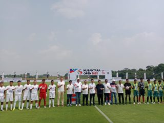 Wamenpora Taufik Hidayat dan Ketum PSSI Erick Thohir Membuka Turnamen Sepak Bola Nusantara Open 2025