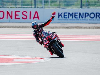 Marco Bezzecchi Juara Sprint Race MotoGP Mandalika 2025, Marc Marquez Rebut Posisi Ketujuh